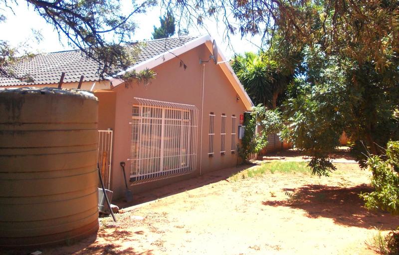 4 Bedroom Property for Sale in Langenhovenpark Free State